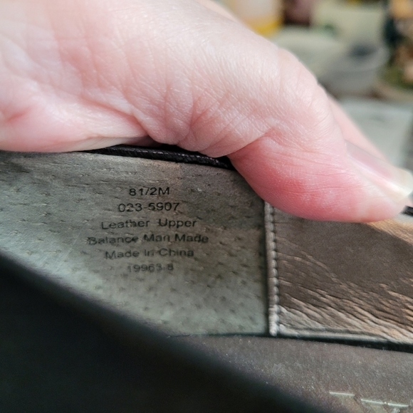 Worthington basic black leather pumps with buckle detail- 8.5 - Picture 7 of 7